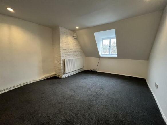 Bedroom 2 (2).JPG