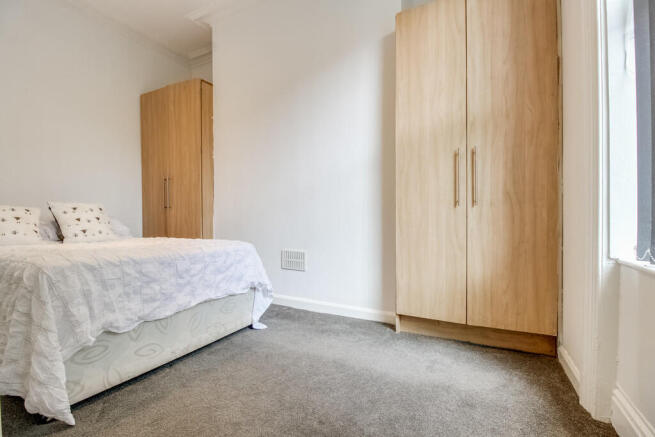 1 bed Ground Flat to rent Image 5