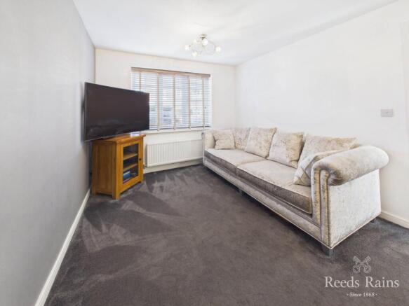 5 bed Detached for sale Image 7