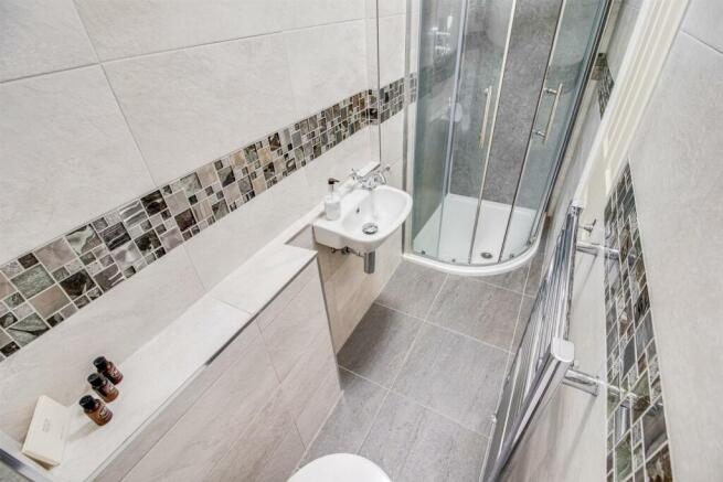 EN SUITE SHOWER ROOM/W.C.