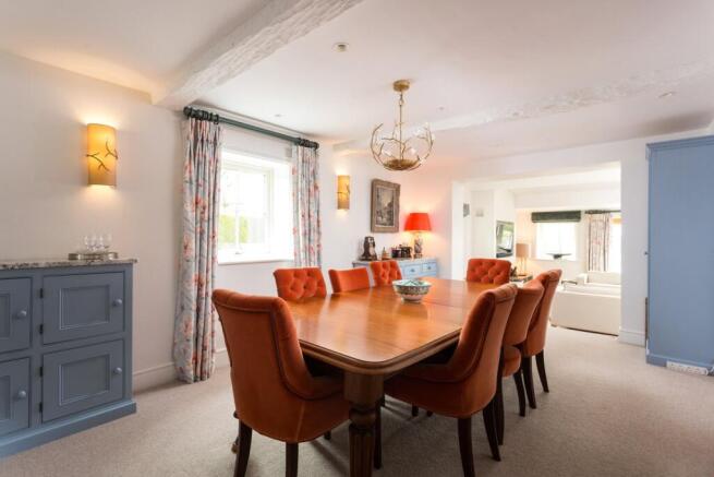 6 bed Detached for sale Image 10