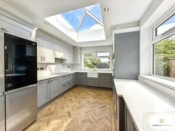 4 bed Semi-Detached for sale Image 10