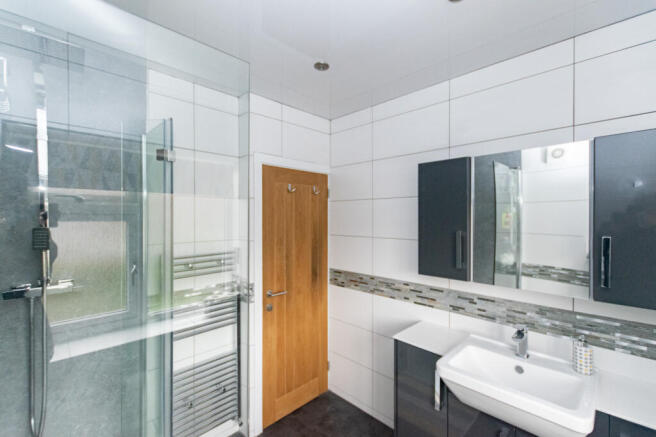 Shower Room b