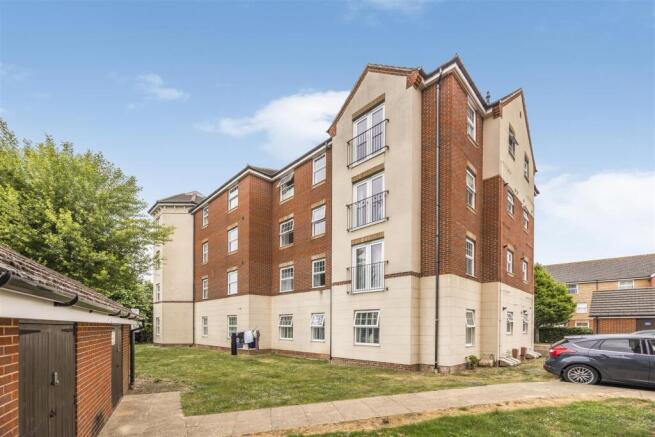 Flat 11, 2 East Shore Way, Baffins-PorticoMarketin