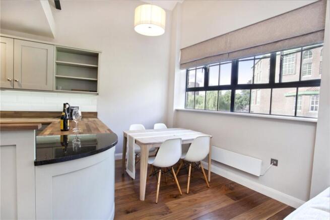 2 bed Apartment to rent Image 4