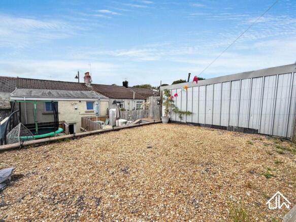 REAR GARDEN 2