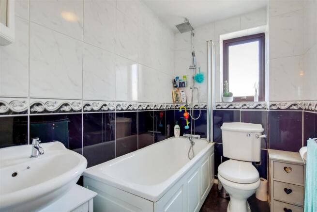8_Bathroom-0.jpg