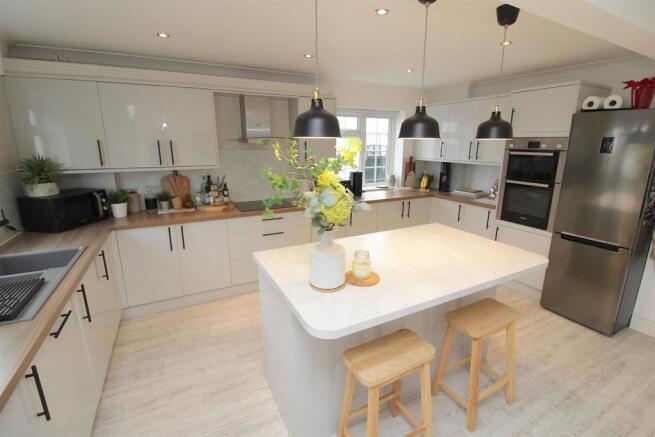 Kitchen2.JPG