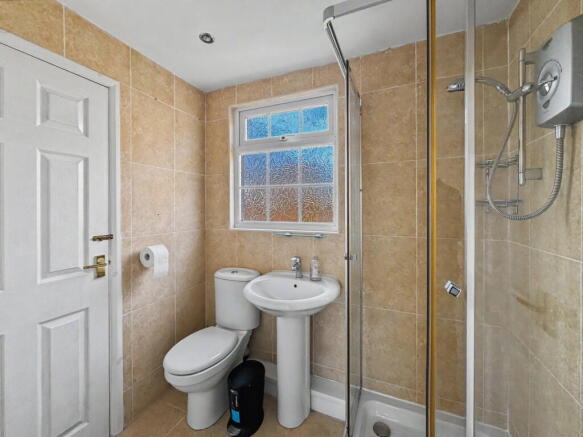 5 bed Detached for sale Image 11