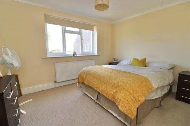 4 bed Detached for sale Image 10