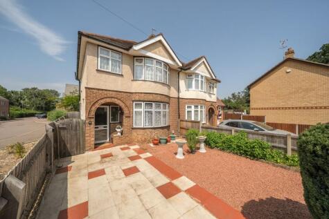 Ampthill Road, Shefford, SG17