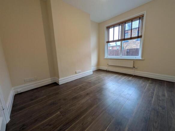 3 bed Terraced to rent Image 7
