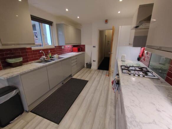 Kitchen (2)