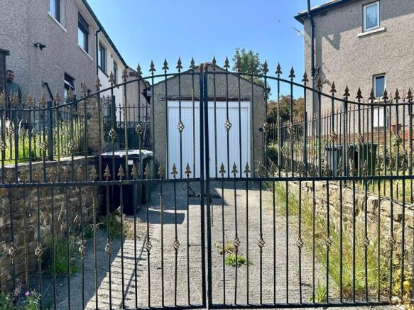3 bed Semi-Detached for sale Image 10