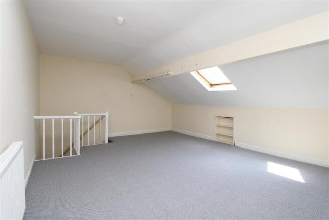 3 bed Terraced to rent Image 5
