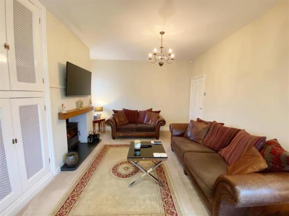 Family Room pic 7.jpg