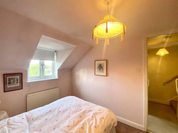 BEDROOM 2