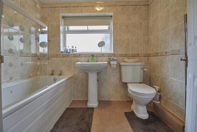 Family Bathroom To Rear