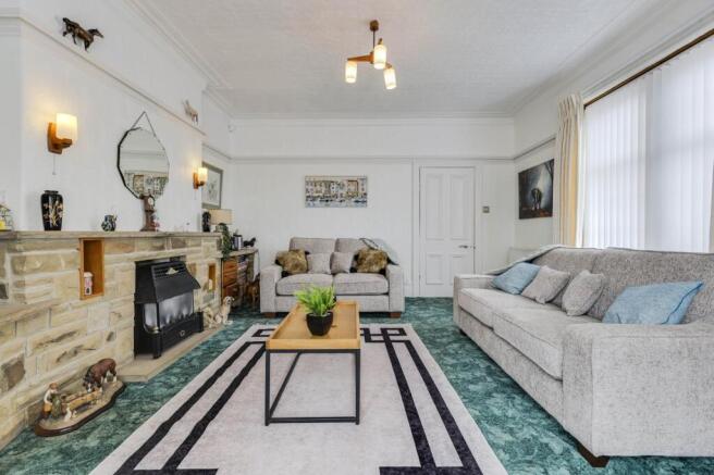 5 bed Detached for sale Image 9