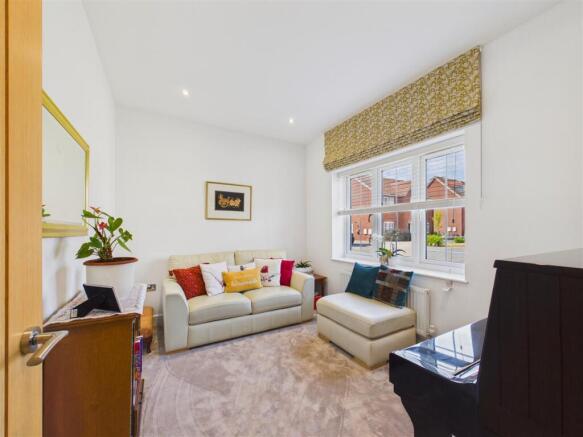 5 bed Detached for sale Image 10