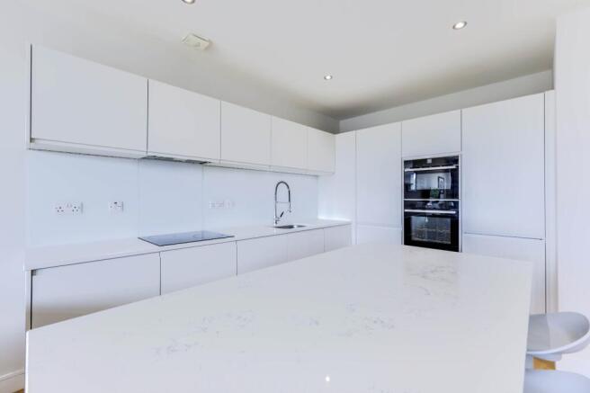 3 bed Flat for sale Image 5