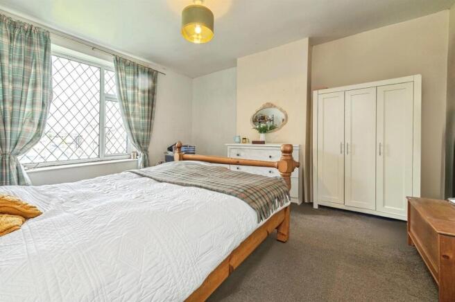 4 bed Detached for sale Image 10