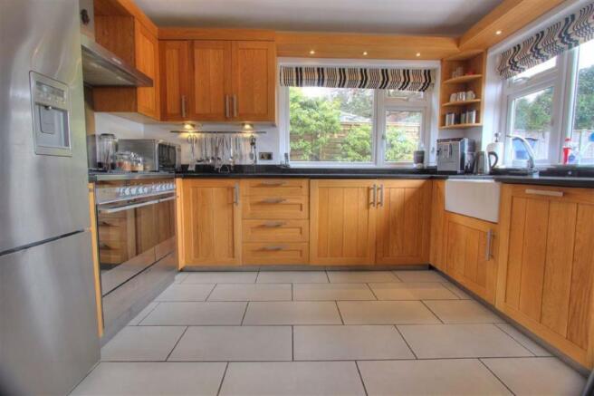 Kitchen/Breakfast Room: