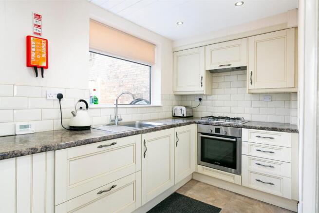 4 bed House for sale Image 4