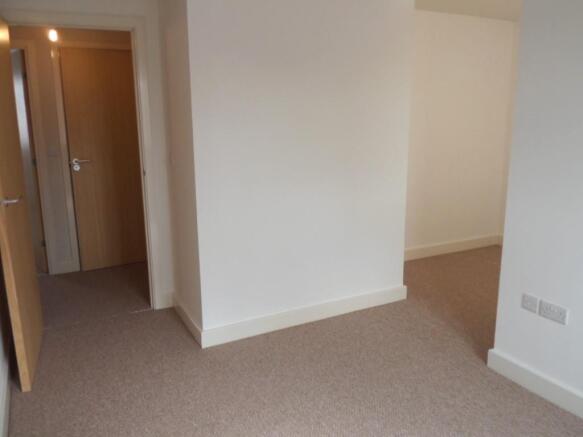 2 bed Ground Flat to rent Image 4