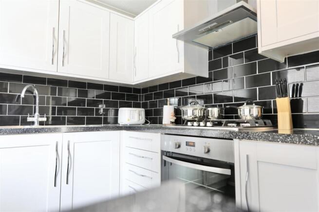 2 bed Semi-Detached Bungalow for sale Image 8