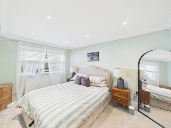 2 bed Flat to rent Image 4