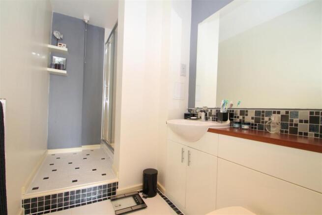 Ensuite.JPG
