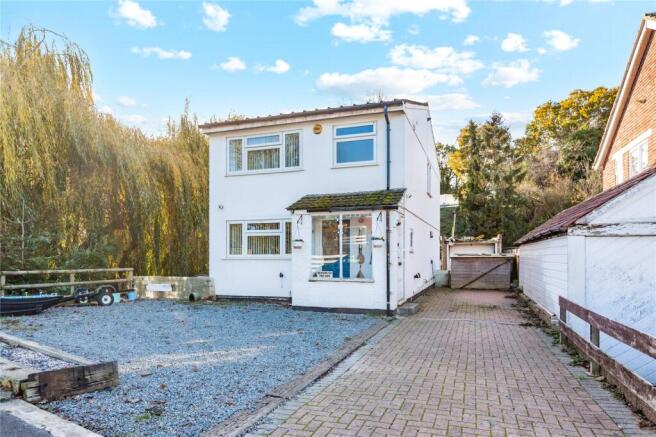 3-bed detached on Berkeley Drive, Hornchurch, RM11, £600,000