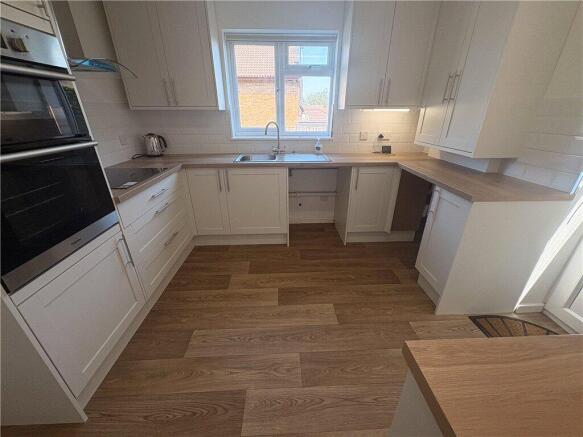 4 bed Detached to rent Image 7