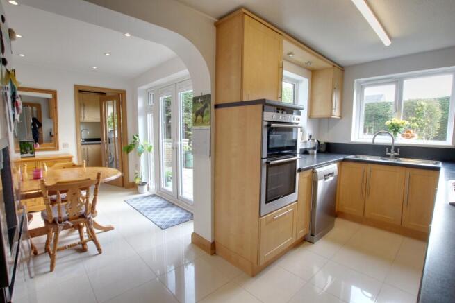 KITCHEN / BREAKFAST ROOM