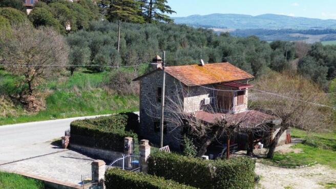 Tipico casale in pietra