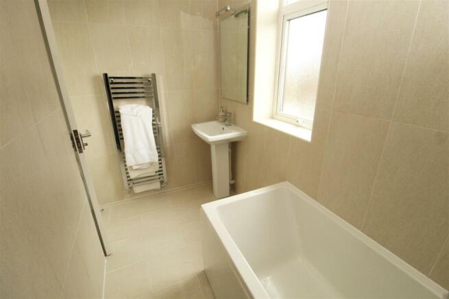 Bathroom2.JPG