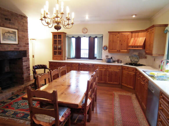 Farmhouse Style Dining Kitchen