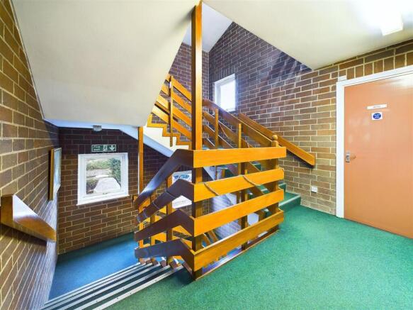 1 bed Apartment to rent Image 12