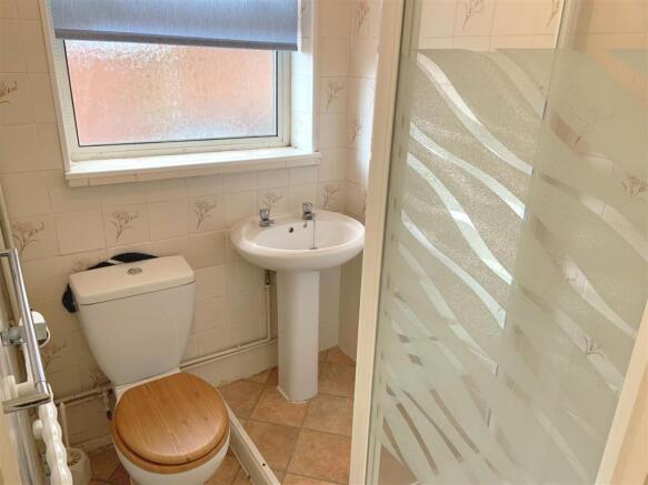 Shower room 1.JPG