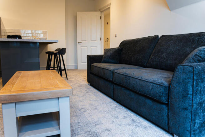 2 bed Apartment to rent Image 6