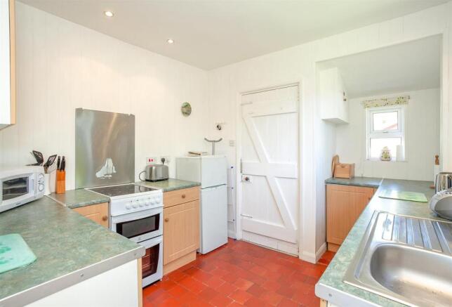 Kitchen 1.jpg