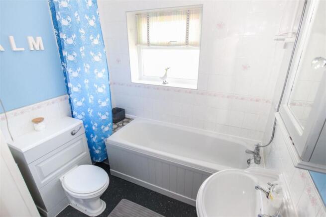 FIRST FLOOR BATHROOM