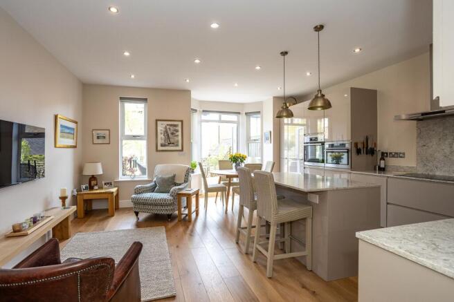4 bed Town House for sale Image 4