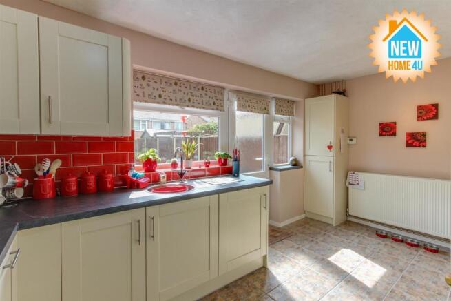 KITCHEN / DINING ROOM: