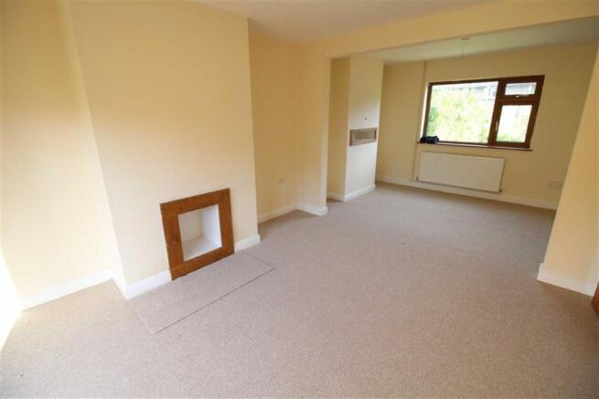 LOUNGE / DINING ROOM
