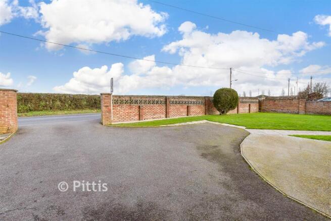 Driveway/Parking