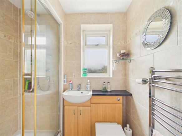 4 bed Detached for sale Image 10