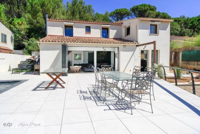 Kyela Puech, exp Luxury présente villa rénovée, tr