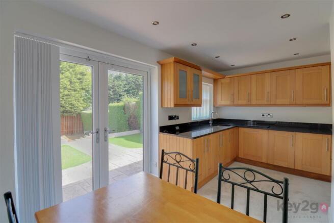 3 bed Semi-Detached to rent Image 5